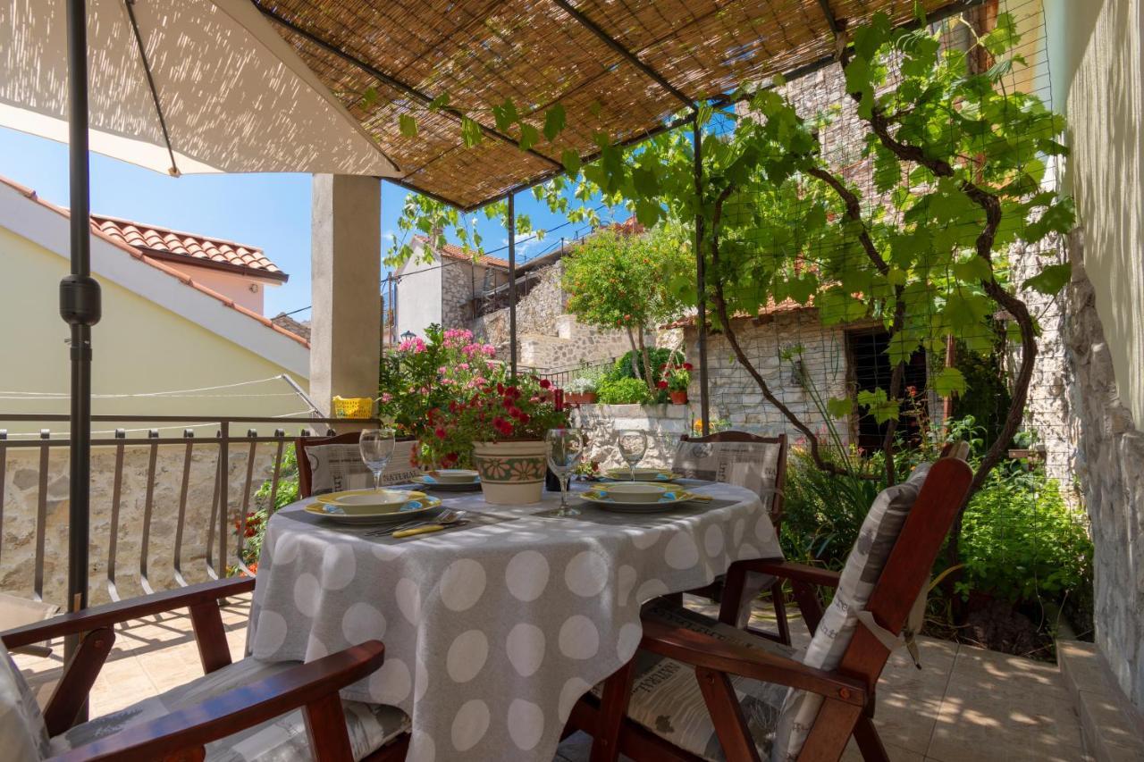 Mediterranean Terrace Apartment With Bikes & Sup Skradin Eksteriør bilde