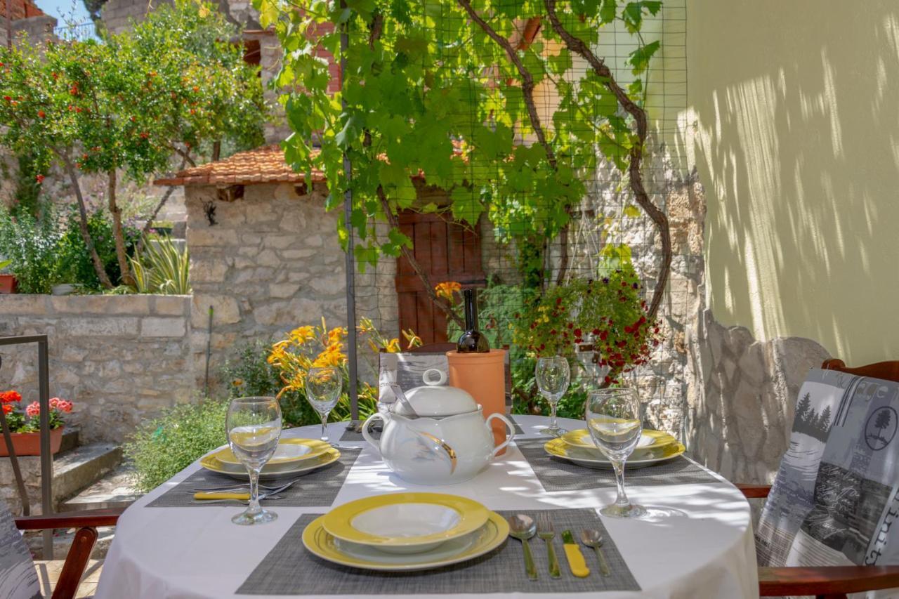 Mediterranean Terrace Apartment With Bikes & Sup Skradin Eksteriør bilde